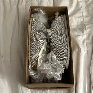 NWOT Steve Madden Unwind Rhinestone Slippers